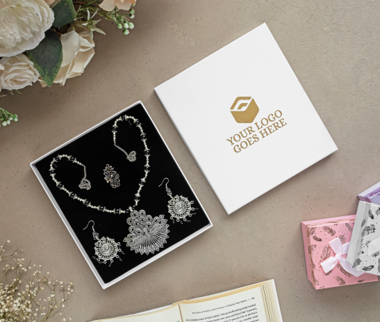 Top Bottom Necklace Box – White