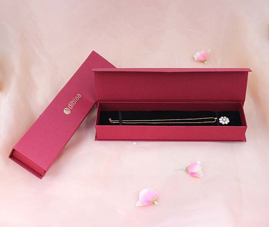 Flap Magnetic Chain Box – Maroon