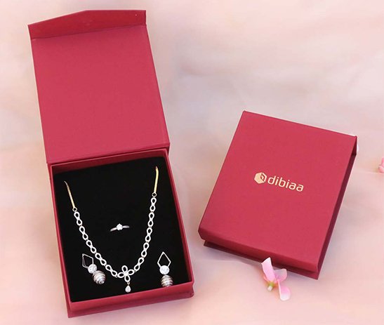 Flap Magnetic Pendant Set Box – Maroon