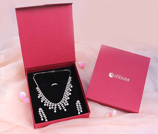 Flap Magnetic Big Necklace Box – Maroon