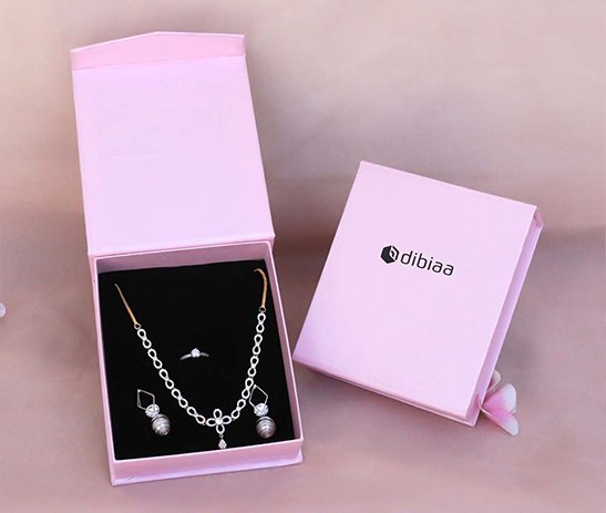 Flap Magnetic Pendant Set Box – Pink Metallic