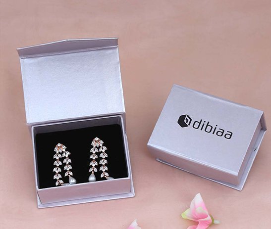 Flap Magnetic Earring Box – Silver Metallic