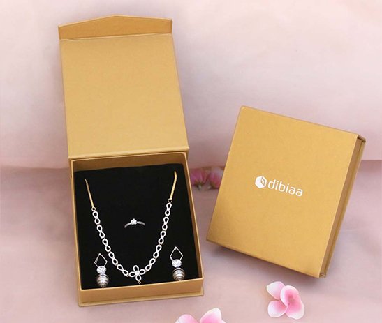 Flap Magnetic Pendant Set Box – Gold Metallic