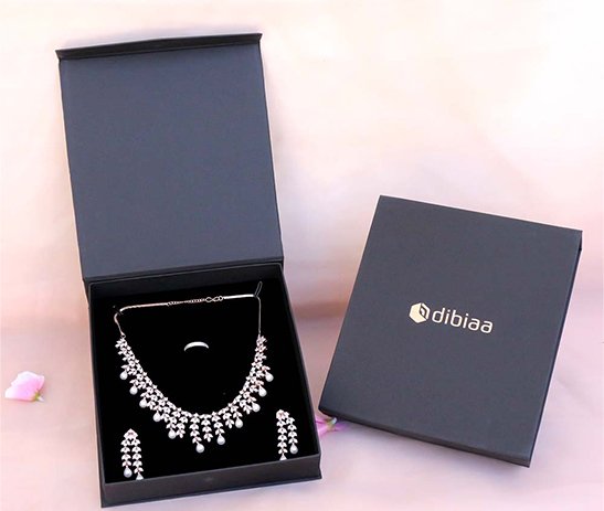 Flap Magnetic Necklace Box – Black